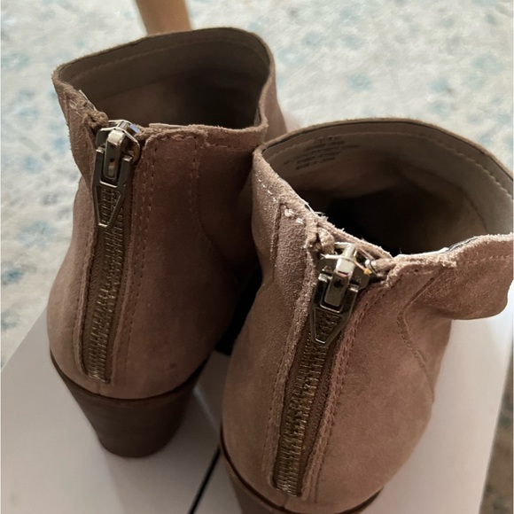 Pointed toe booties - Picture 2 of 2